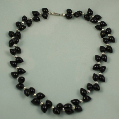 Black pear jadeite jade necklace